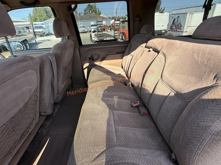 1995-chevrolet-suburban-1500-ls-image-27