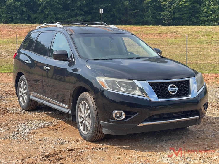 2013-nissan-pathfinder-sl-image-1