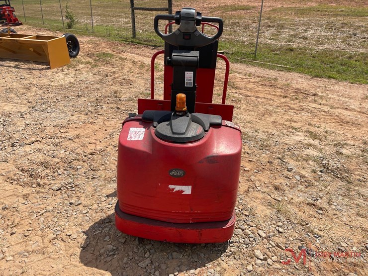 raymond-8610-electric-tow-tractor-image-8