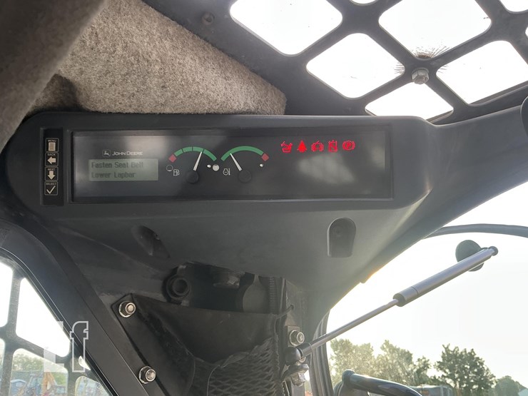 2014-deere-323e-image-16