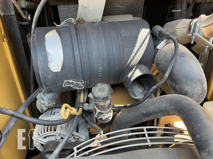 2006-deere-328-image-16