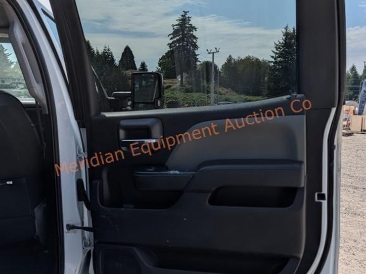 2017-chevrolet-silverado-3500-image-25