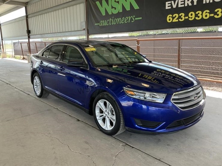 2015-ford-taurus-sdn-image-2