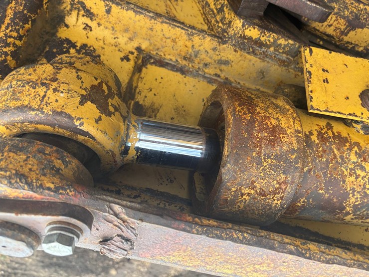 caterpillar-d4h-image-57