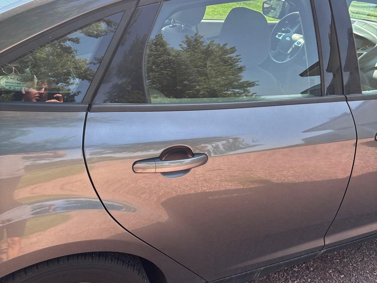 2014-ford-focus-se-car-image-9