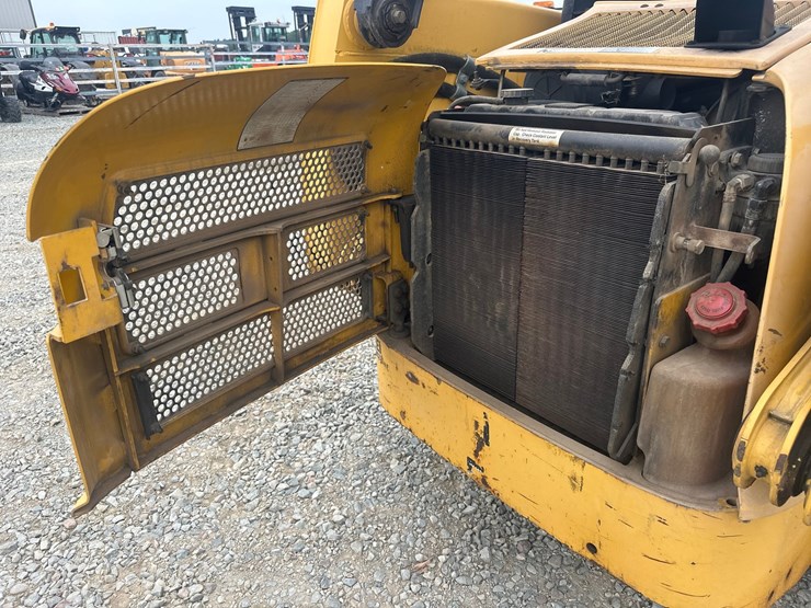 john-deere-250-image-40