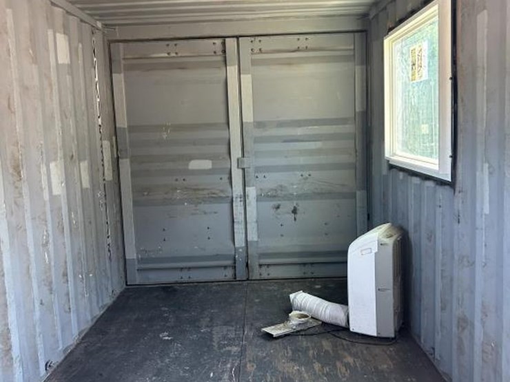 #280-•-20'-conex/-shipping-container-w/-windows-&-door-image-11