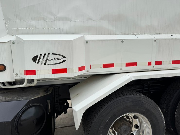 2015-mack-leu613-image-24