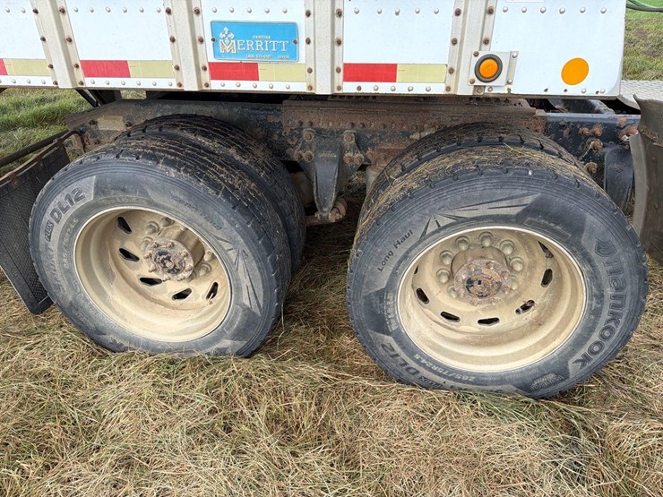 2000-freightliner-fld120-image-30