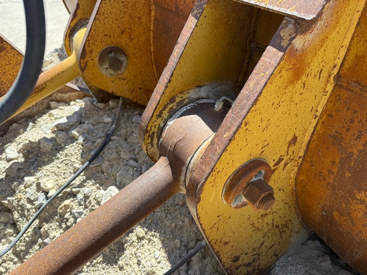caterpillar-988-image-12