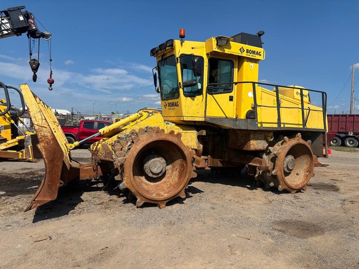 2015-bomag-bc572-1172-image-1