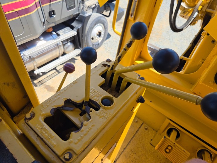 #61383-•-1988-fiat-allis-30-dozer-image-49