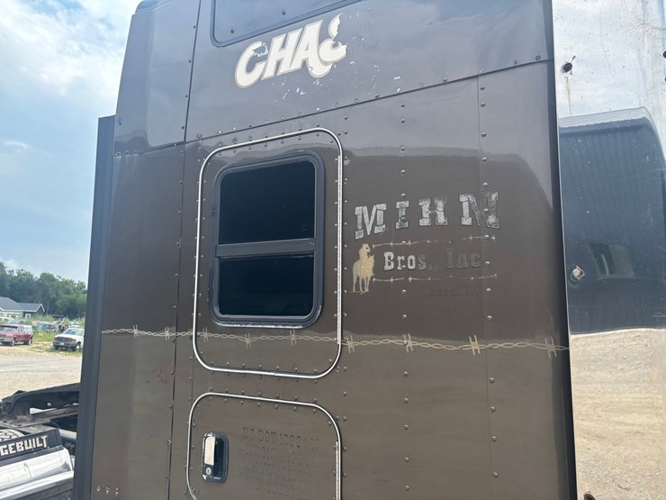 2012-kenworth-w900-image-32