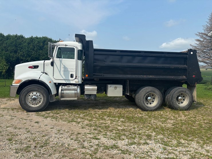 #2289-•-2006-peterbilt-tandem-axle-dump-truck-image-2