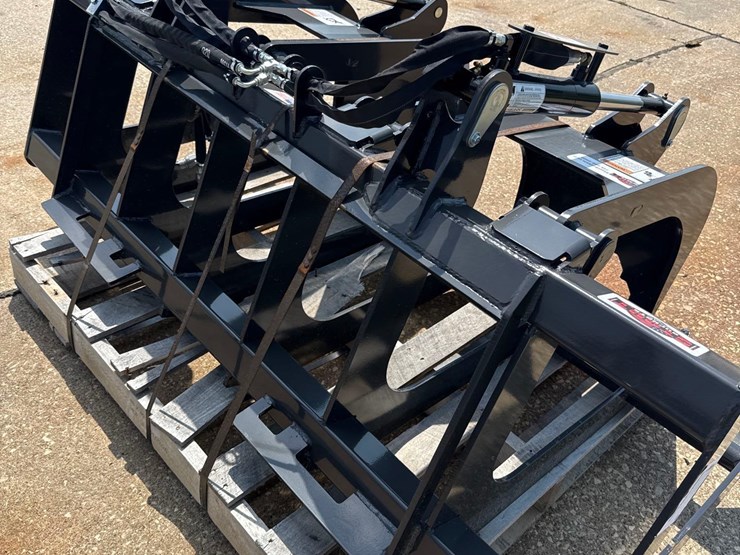 new-stout-66-inch-skidloader-grapple-bucket-image-4