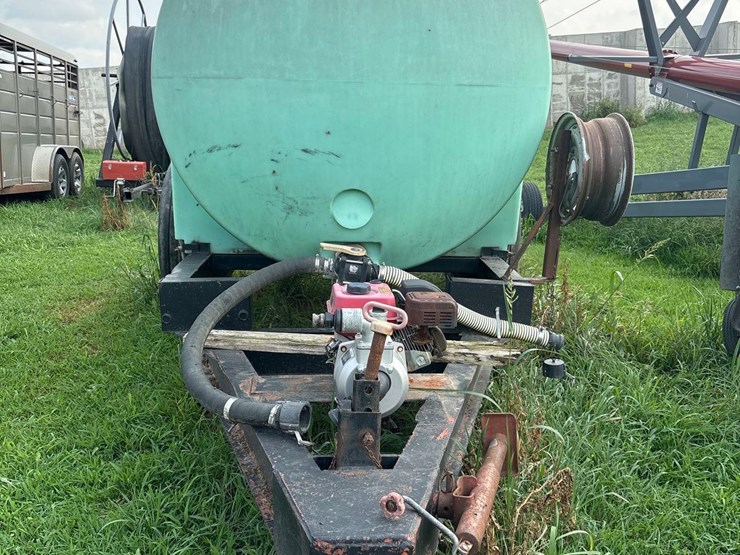 1500-gallon-portable-water-tank-trailer-w/-pump-image-2
