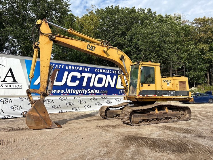 caterpillar-225d-lc-image-1