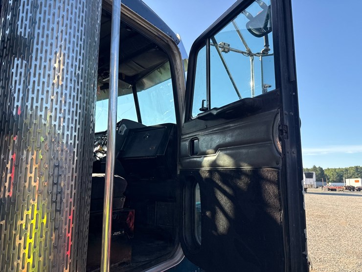 1998-peterbilt-378-image-90