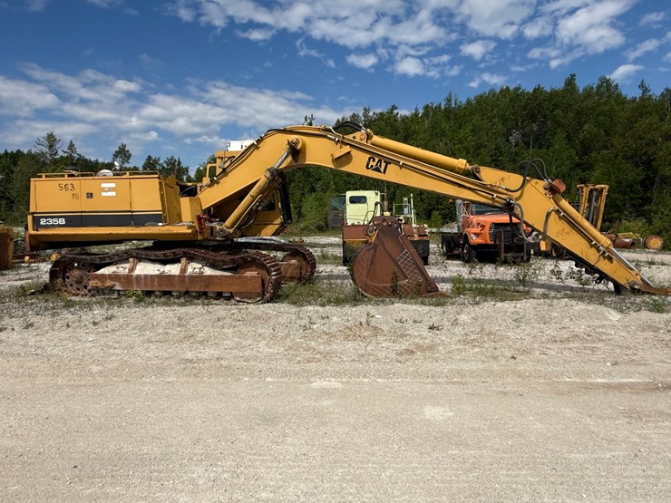 caterpillar-235b-image-2