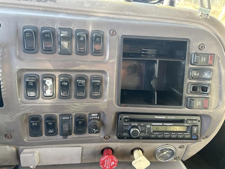 2001-mack-ch613-image-86