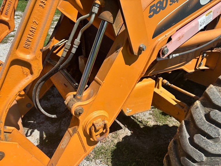 2009-case-580m-image-103