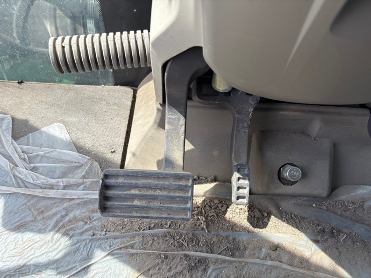 2022-john-deere-640-image-81