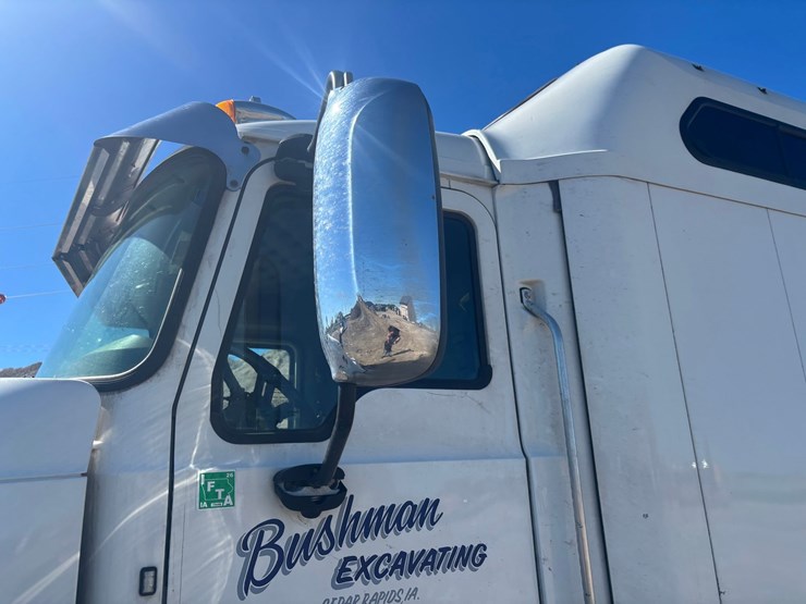 #2161-•-2015-mack-cxu600-sleeper-cab-truck-tractor-image-11