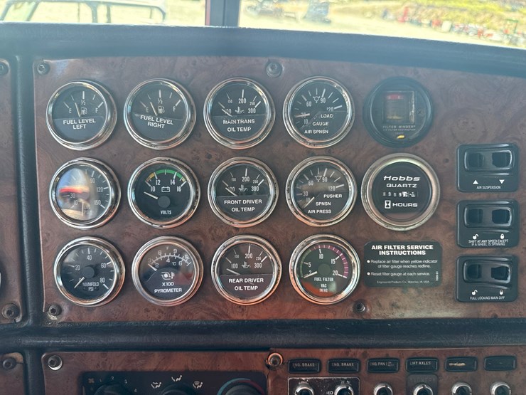 2005-peterbilt-379-image-65