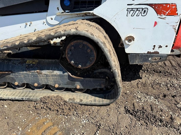 2017-bobcat-t770-image-19
