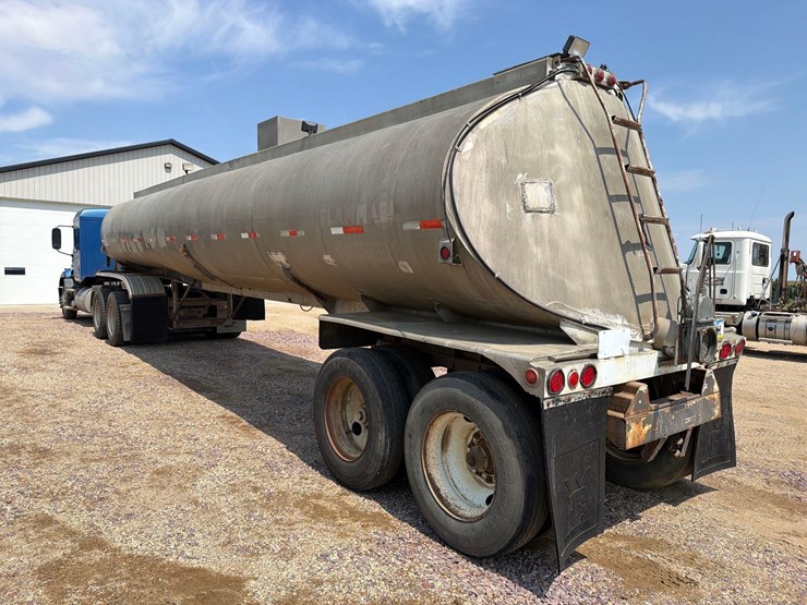 1959-fruehauf-tanker-image-2