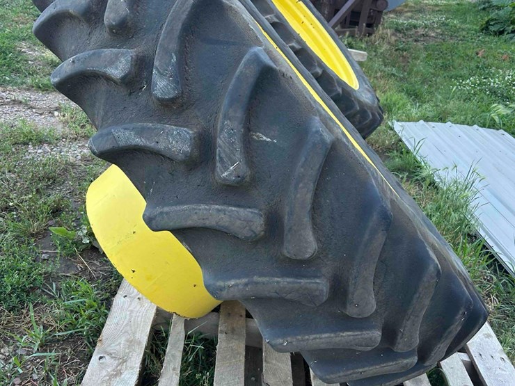 john-deere-8330-image-6