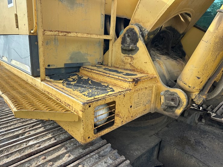 caterpillar-225d-lc-image-16