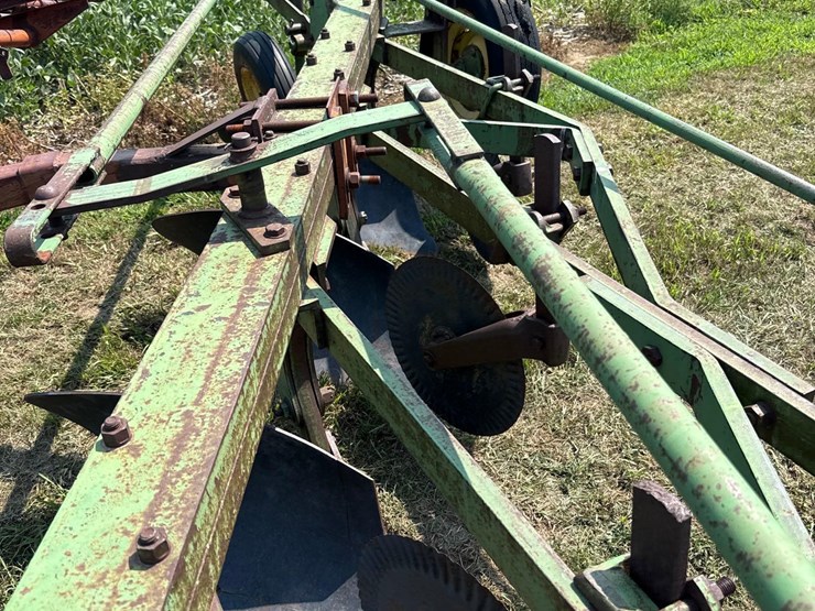 john-deere-4-bottom-plow-image-8