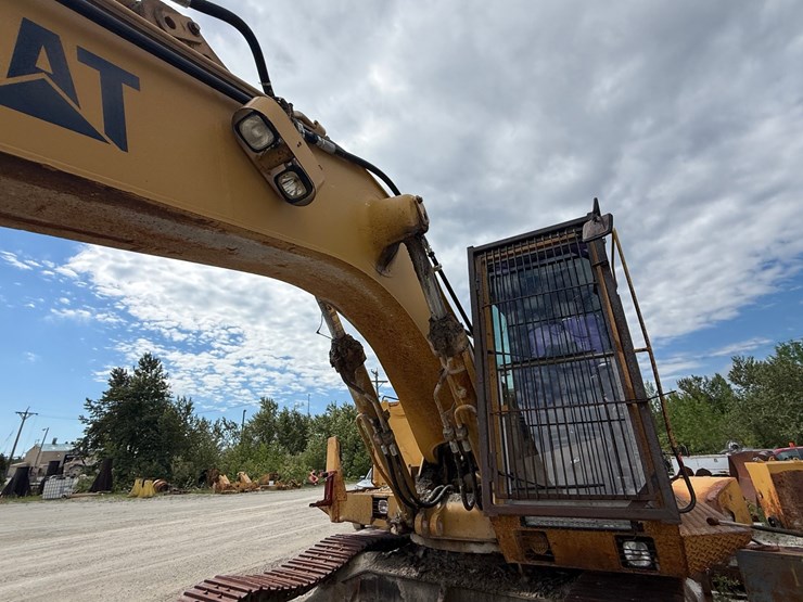 caterpillar-235b-image-13