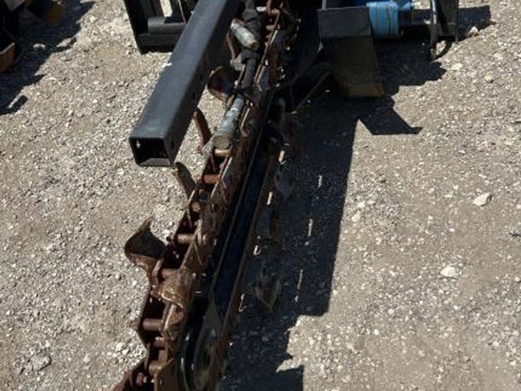 #218-•-skid-steer-hydraulic-trencher-image-4
