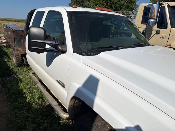 2006-chevrolet-3500-image-22