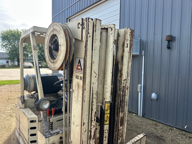 #3105-•-allis-chalmers-acc30-forklift-image-12
