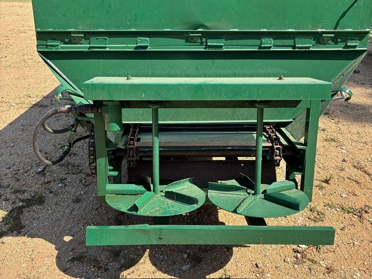lewis-fertilize-spreader-image-4