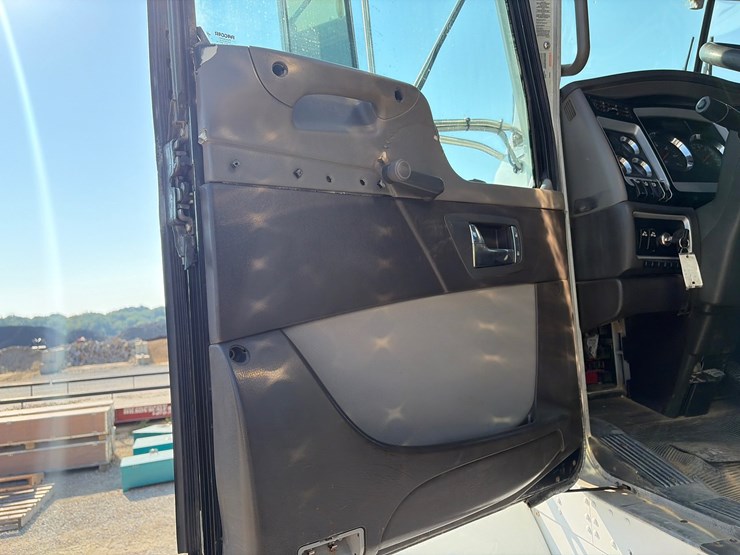 2019-kenworth-t800-image-13