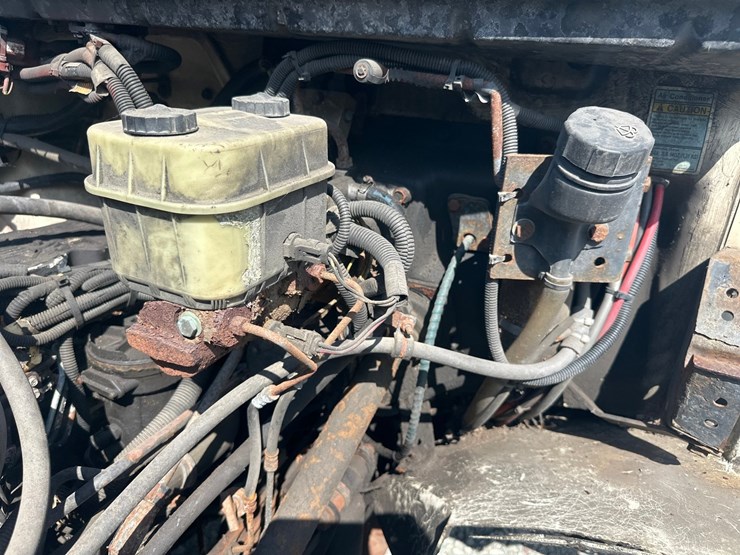 2000-freightliner-fl60-image-49