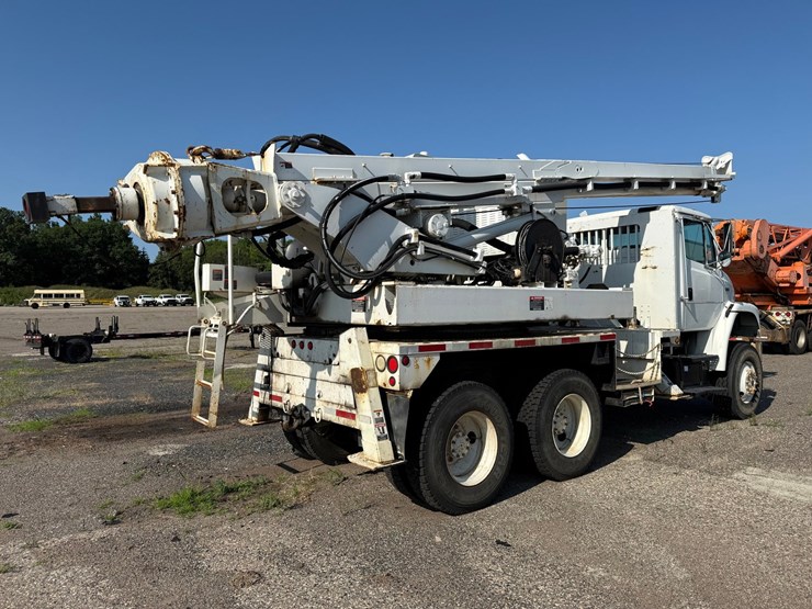 2003-freightliner-fl80-image-5