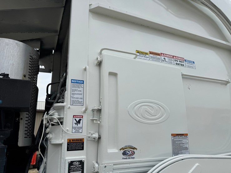 2016-mack-mru613-image-14