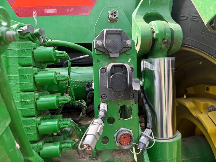 john-deere-8130-image-27