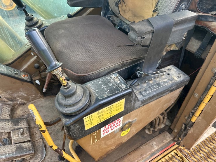 caterpillar-225d-lc-image-40