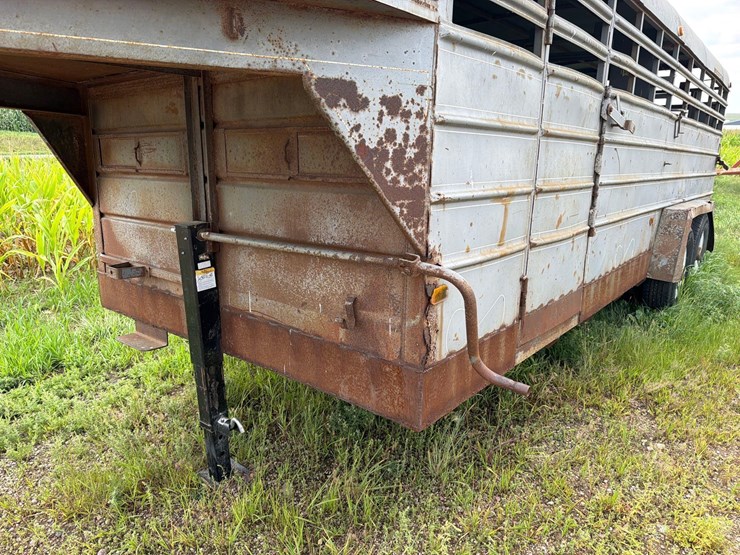 1975-triggs-7ft-x-20ft-gooseneck-livestock-trailer-image-13
