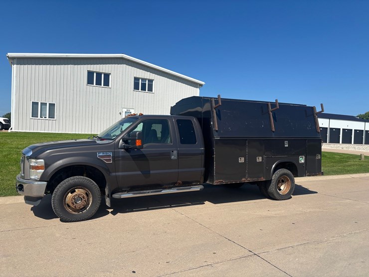 2009-ford-f350-image-1