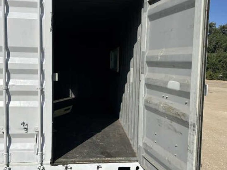 #280-•-20'-conex/-shipping-container-w/-windows-&-door-image-13