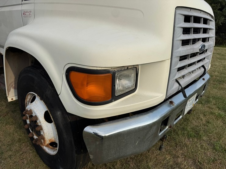 1998-ford-f800-image-16