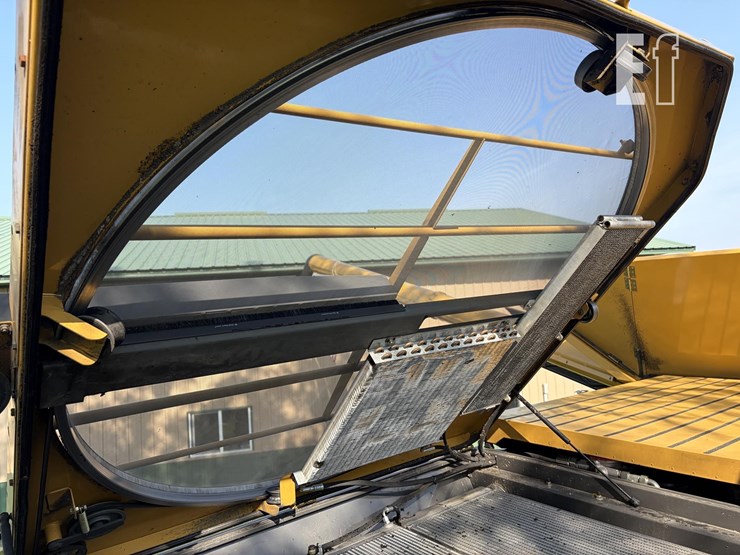2013-caterpillar-c13-image-32