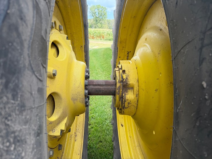 john-deere-8130-image-19